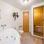Bright With Covered Terrace-by Traum Holiday home *