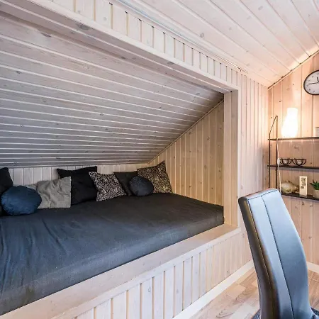 Bright With Covered Terrace-by Traum Nyaraló *