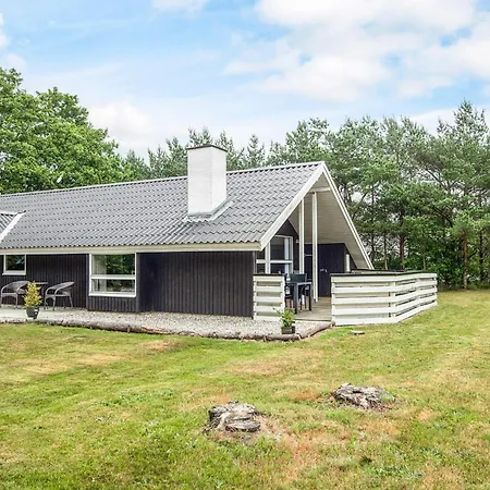 Dom wakacyjny Bright With Covered Terrace-by Traum Nørre Nebel