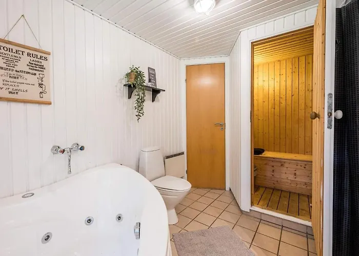 Bright With Covered Terrace-by Traum Semesterbostad *